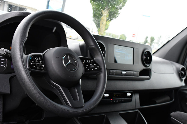 Mercedes-Benz Sprinter 317 1.9 CDI L2H2 RWD AMG Edition Camera, Cruise, LED, 3500kg Trekhaak, Carplay, NAVI, LED, 170PK, Automaat, Sensoren, Stoelverwarming, Uniek!