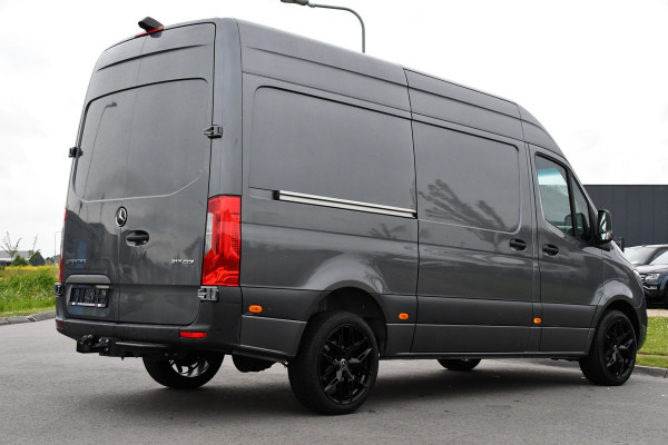 Mercedes-Benz Sprinter 317 1.9 CDI L2H2 RWD AMG Edition Camera, Cruise, LED, 3500kg Trekhaak, Carplay, NAVI, LED, 170PK, Automaat, Sensoren, Stoelverwarming, Uniek!