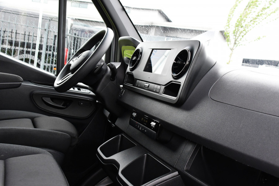 Mercedes-Benz Sprinter 317 1.9 CDI L2H2 RWD AMG Edition Camera, Cruise, LED, 3500kg Trekhaak, Carplay, NAVI, LED, 170PK, Automaat, Sensoren, Stoelverwarming, Uniek!