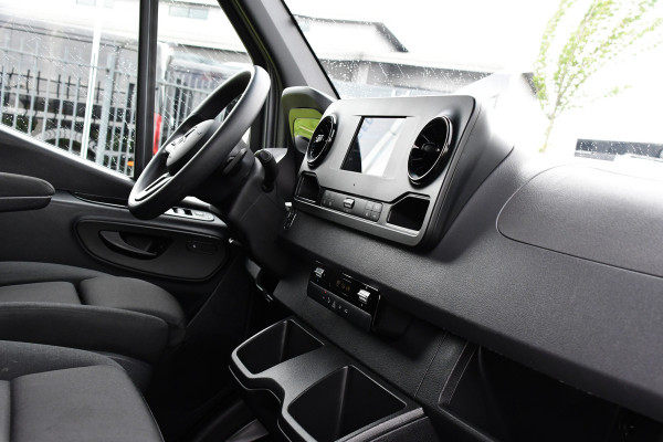 Mercedes-Benz Sprinter 317 1.9 CDI L2H2 RWD AMG Edition Camera, Cruise, LED, 3500kg Trekhaak, Carplay, NAVI, LED, 170PK, Automaat, Sensoren, Stoelverwarming, Uniek!