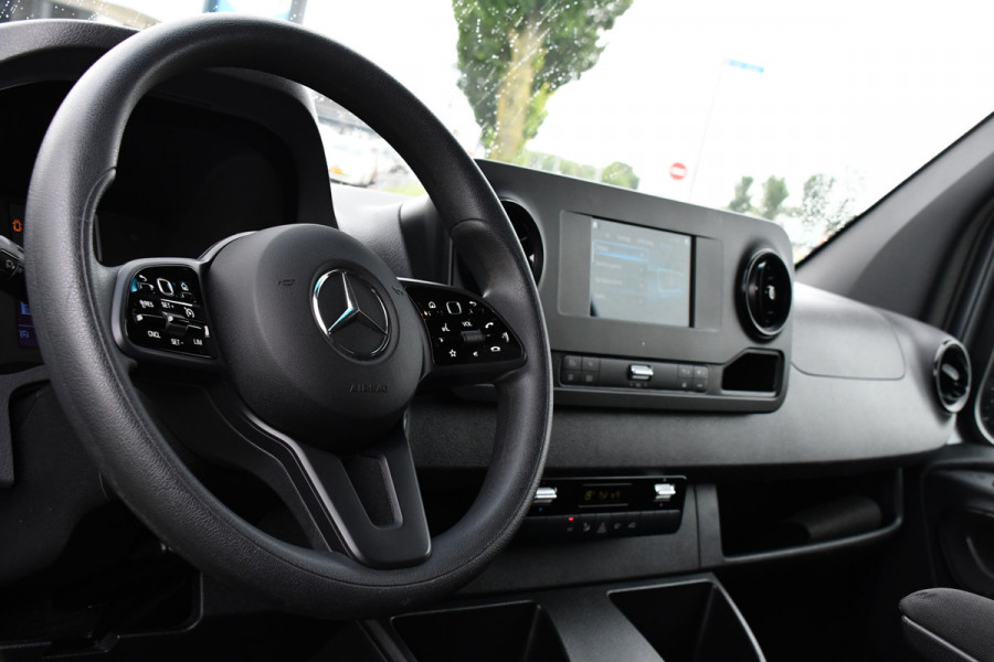Mercedes-Benz Sprinter 317 1.9 CDI L2H2 RWD AMG Edition Camera, Cruise, LED, 3500kg Trekhaak, Carplay, NAVI, LED, 170PK, Automaat, Sensoren, Stoelverwarming, Uniek!