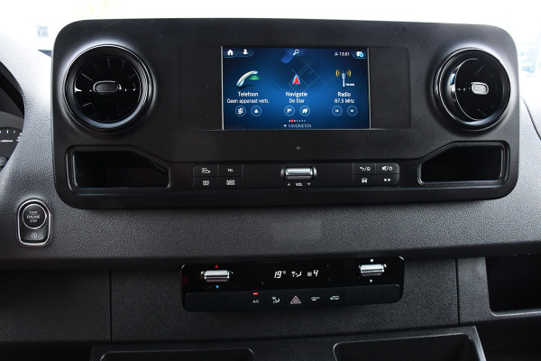 Mercedes-Benz Sprinter 317 1.9 CDI L2H2 RWD AMG Edition Camera, Cruise, LED, 3500kg Trekhaak, Carplay, NAVI, LED, 170PK, Automaat, Sensoren, Stoelverwarming, Uniek!