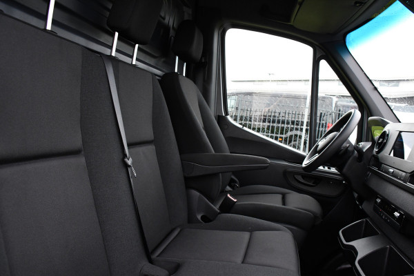 Mercedes-Benz Sprinter 317 1.9 CDI L2H2 RWD AMG Edition Camera, Cruise, LED, 3500kg Trekhaak, Carplay, NAVI, LED, 170PK, Automaat, Sensoren, Stoelverwarming, Uniek!