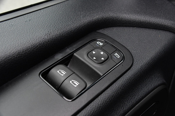 Mercedes-Benz Sprinter 317 1.9 CDI L2H2 RWD AMG Edition Camera, Cruise, LED, 3500kg Trekhaak, Carplay, NAVI, LED, 170PK, Automaat, Sensoren, Stoelverwarming, Uniek!