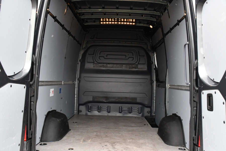 Mercedes-Benz Sprinter 317 1.9 CDI L2H2 RWD AMG Edition Camera, Cruise, LED, 3500kg Trekhaak, Carplay, NAVI, LED, 170PK, Automaat, Sensoren, Stoelverwarming, Uniek!