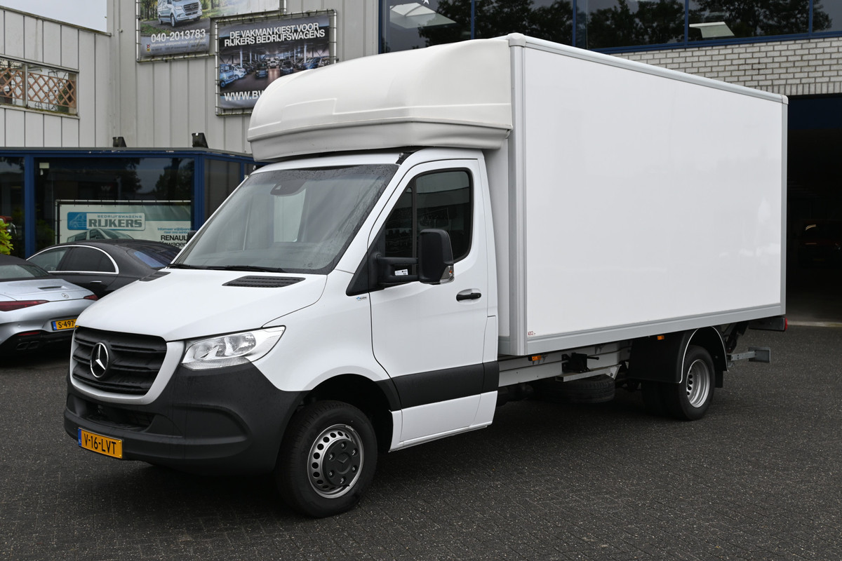 Mercedes-Benz Sprinter 515 CDI L3 Bakwagen met Dhollandia klep MBUX, Spiegelbak Meubelbak met laadklep en zijdeur Mercedes-Benz Sprinter 515 CDI L3 Bakwagen met Dhollandia klep MBUX, Spiegelbak Meubelbak met laadklep en zijdeur