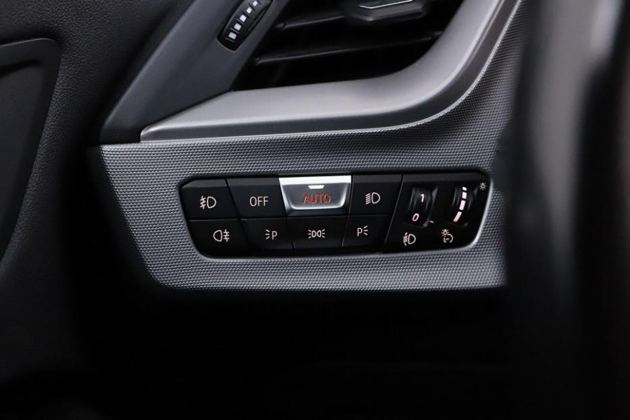 BMW 1-serie 118i Sport Black Edition Navi Cruise CarPlay NAP