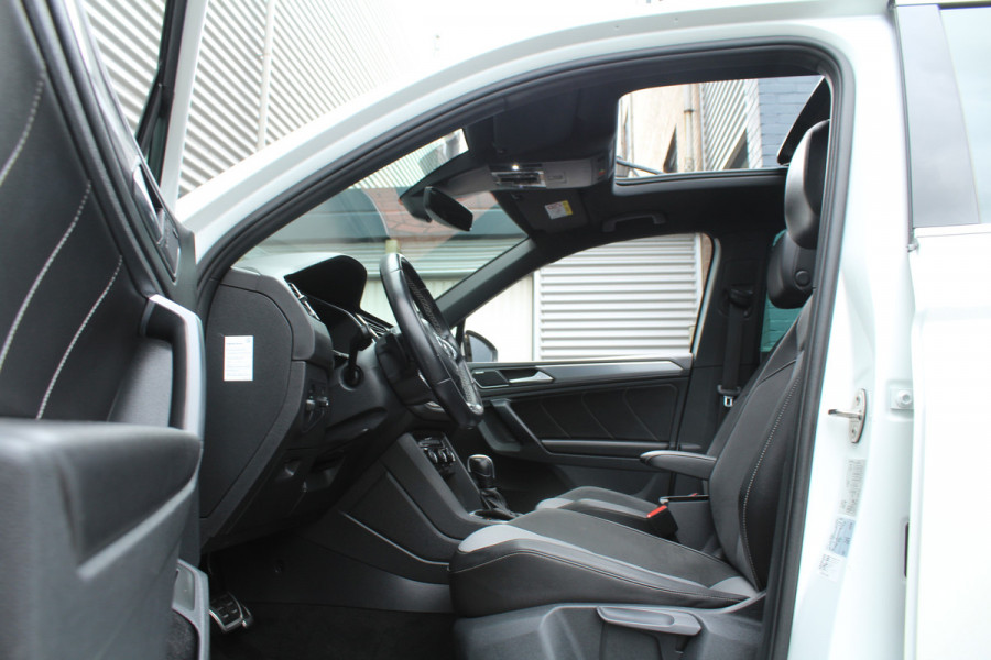 Volkswagen Tiguan 1.5 TSI 150pk ACT R-Line DSG7 NL-Auto NAP Panoramadak Clima Cruise Navi 360 Camera Dynaudio Keyless  HUD Dig. Cockpit El. Klep