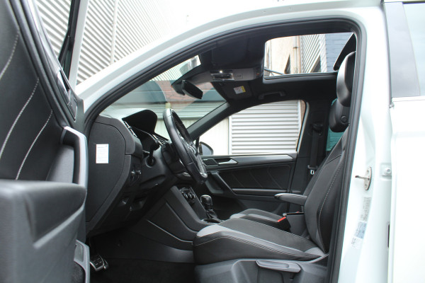 Volkswagen Tiguan 1.5 TSI 150pk ACT R-Line DSG7 NL-Auto NAP Panoramadak Clima Cruise Navi 360 Camera Dynaudio Keyless  HUD Dig. Cockpit El. Klep