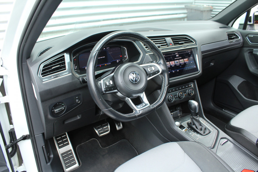 Volkswagen Tiguan 1.5 TSI 150pk ACT R-Line DSG7 NL-Auto NAP Panoramadak Clima Cruise Navi 360 Camera Dynaudio Keyless  HUD Dig. Cockpit El. Klep