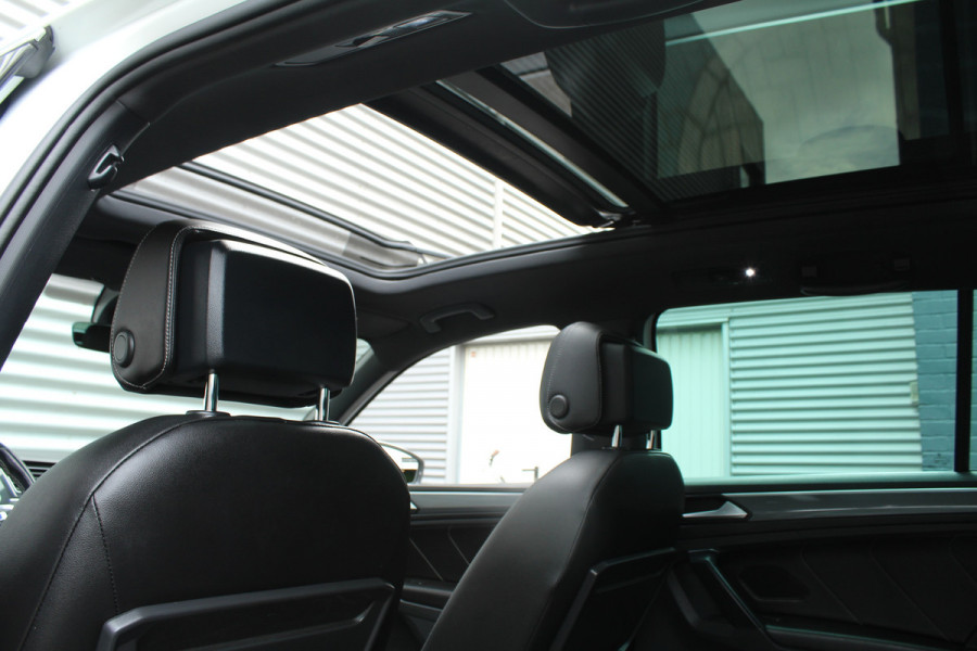 Volkswagen Tiguan 1.5 TSI 150pk ACT R-Line DSG7 NL-Auto NAP Panoramadak Clima Cruise Navi 360 Camera Dynaudio Keyless  HUD Dig. Cockpit El. Klep