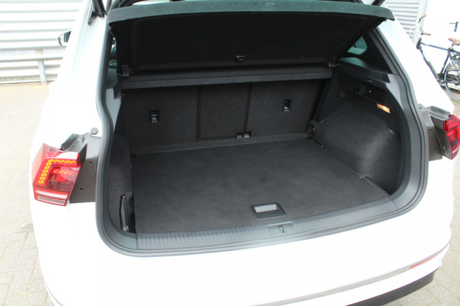 Volkswagen Tiguan 1.5 TSI 150pk ACT R-Line DSG7 NL-Auto NAP Panoramadak Clima Cruise Navi 360 Camera Dynaudio Keyless  HUD Dig. Cockpit El. Klep