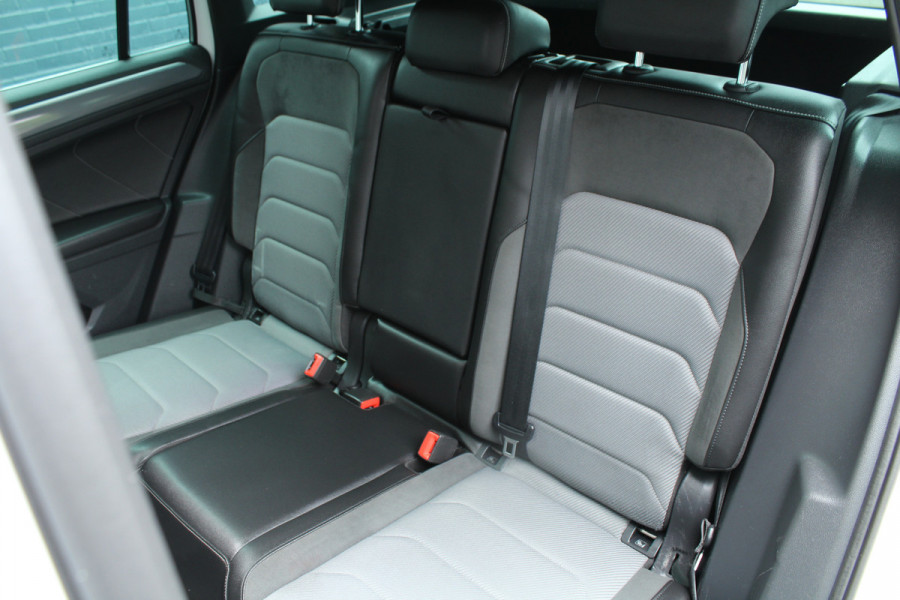 Volkswagen Tiguan 1.5 TSI 150pk ACT R-Line DSG7 NL-Auto NAP Panoramadak Clima Cruise Navi 360 Camera Dynaudio Keyless  HUD Dig. Cockpit El. Klep