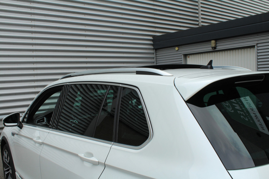 Volkswagen Tiguan 1.5 TSI 150pk ACT R-Line DSG7 NL-Auto NAP Panoramadak Clima Cruise Navi 360 Camera Dynaudio Keyless  HUD Dig. Cockpit El. Klep