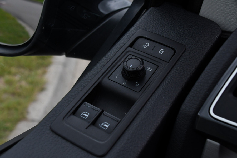 Volkswagen Transporter 2.0 TDI L2H1 DC Highline Adaptieve Cruise, LED, Carplay, NAVI, 204pk, Automaat, Uniek!