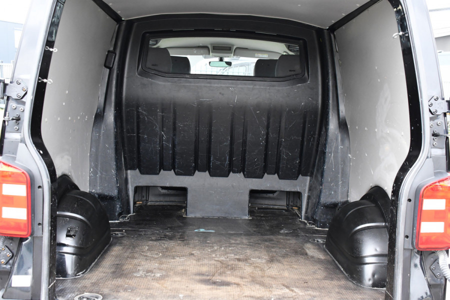 Volkswagen Transporter 2.0 TDI L2H1 DC Highline Adaptieve Cruise, LED, Carplay, NAVI, 204pk, Automaat, Uniek!