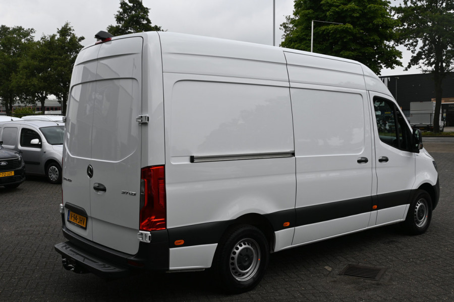 Mercedes-Benz Sprinter 317 CDI L2H2 RWD 3500 kg Trekhaak, MBUX navigatie met camera, Parkeersensoren