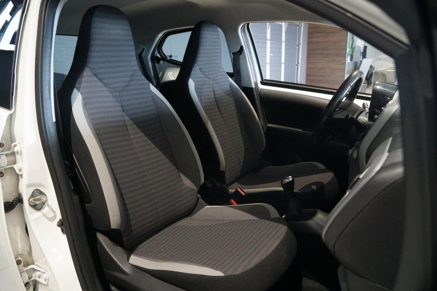 Toyota Aygo 1.0 VVT-i x-play limited + CAMERA / APPLE CARPLAY