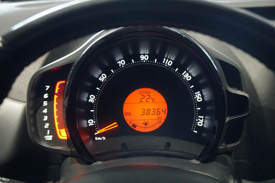 Toyota Aygo 1.0 VVT-i x-play limited + CAMERA / APPLE CARPLAY