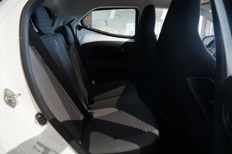 Toyota Aygo 1.0 VVT-i x-play limited + CAMERA / APPLE CARPLAY