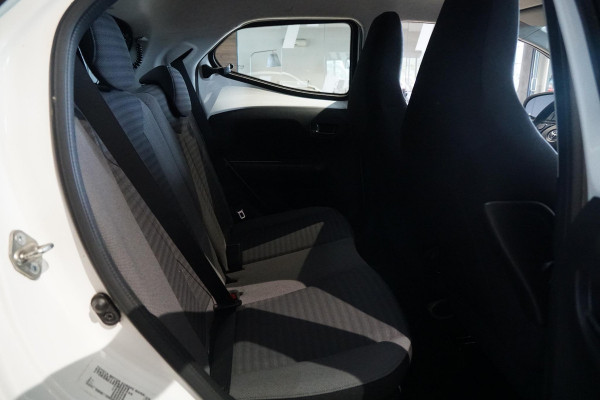 Toyota Aygo 1.0 VVT-i x-play limited + CAMERA / APPLE CARPLAY