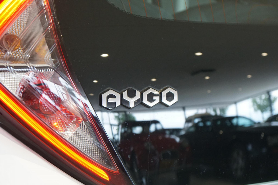Toyota Aygo 1.0 VVT-i x-play limited + CAMERA / APPLE CARPLAY