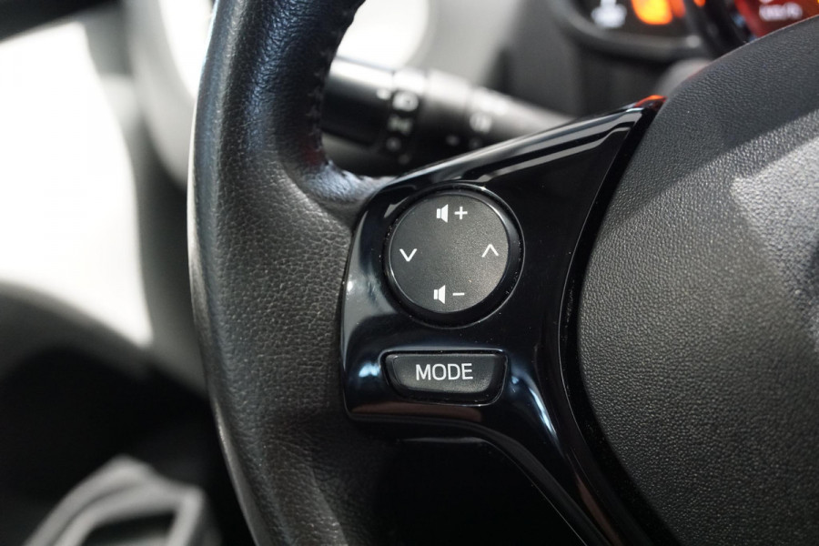 Toyota Aygo 1.0 VVT-i x-play limited + CAMERA / APPLE CARPLAY