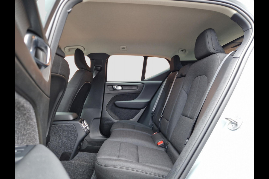 Volvo XC40 2.0 B3 Essential | Apple Carplay / Android Auto | Climate | PDC | DAB | Licht- en Regensensor | LED |