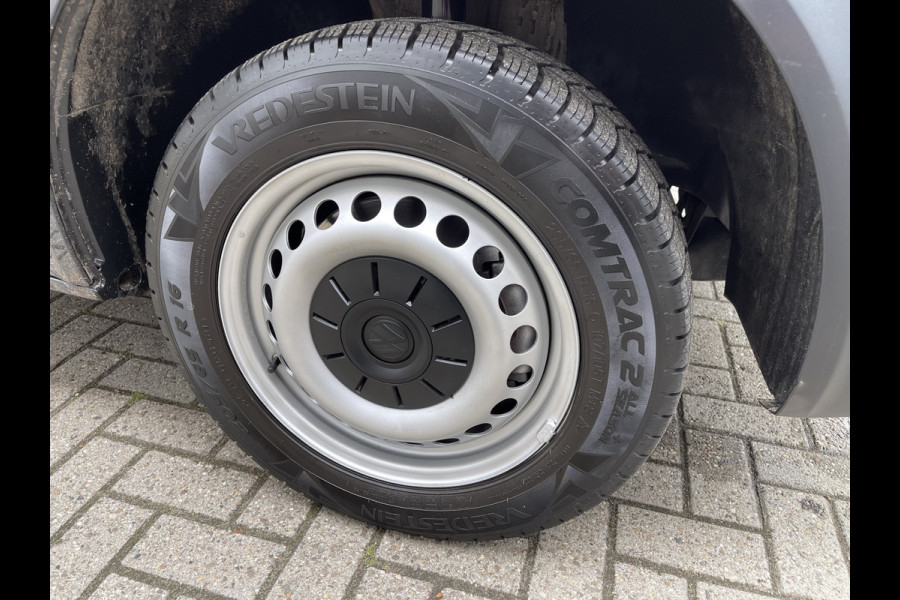 Volkswagen Transporter 2.0 TDI L1H1 Comfortline / vaste prijs rijklaar € 13.950 ex btw / lease vanaf € 235 / airco / cruise / trekhaak 2200 kg / imperial / euro 6 / achterklep