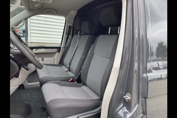 Volkswagen Transporter 2.0 TDI L1H1 Comfortline / vaste prijs rijklaar € 13.950 ex btw / lease vanaf € 235 / airco / cruise / trekhaak 2200 kg / imperial / euro 6 / achterklep