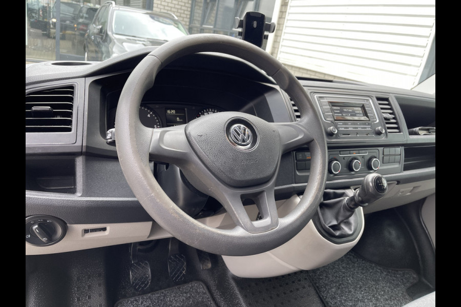 Volkswagen Transporter 2.0 TDI L1H1 Comfortline / vaste prijs rijklaar € 13.950 ex btw / lease vanaf € 235 / airco / cruise / trekhaak 2200 kg / imperial / euro 6 / achterklep