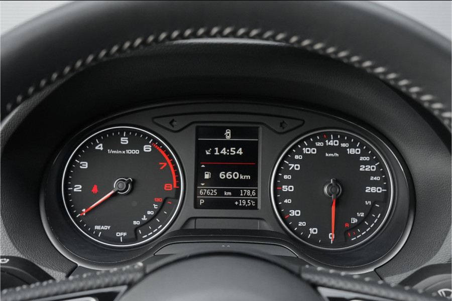 Audi Q2 35 TFSI S-Line Leder Navi Camera LED