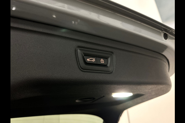 BMW 3 Serie Touring 330e 292pk M-Sport-Pro | Carbon | ACC | Stuurverw. | M50 jahre | M340 Bumper en uitlaat | E.TH 1500kg | Pano | Camera | Dab+ | Adaptieve Cruise Control | Ambiance | Lane & Side Assist  | Apple & Android Carplay | Fabrieksgarantie.