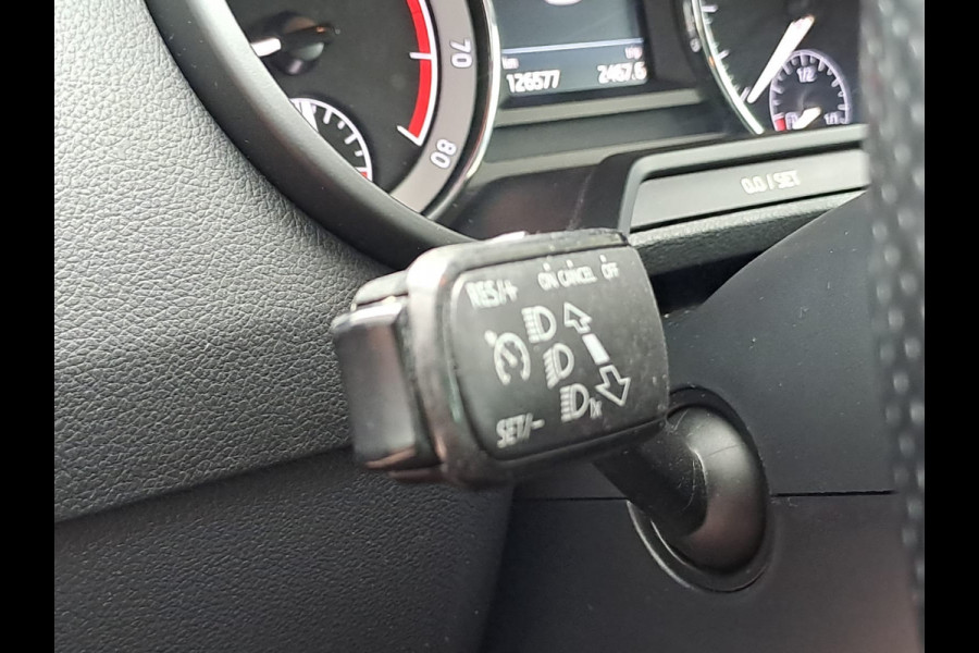 Škoda Octavia Combi 1.0 TSI Greentech Ambition Business | LED | Trekhaak | Navi | PDC | App-connect |