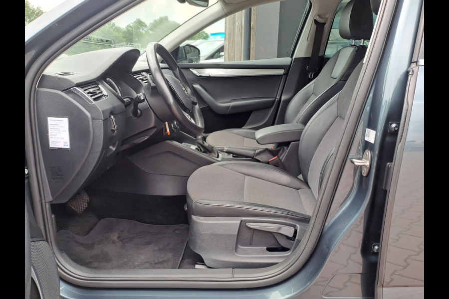 Škoda Octavia Combi 1.0 TSI Greentech Ambition Business | LED | Trekhaak | Navi | PDC | App-connect |