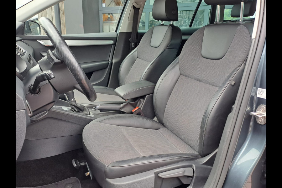 Škoda Octavia Combi 1.0 TSI Greentech Ambition Business | LED | Trekhaak | Navi | PDC | App-connect |