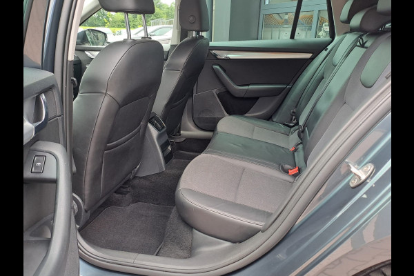 Škoda Octavia Combi 1.0 TSI Greentech Ambition Business | LED | Trekhaak | Navi | PDC | App-connect |