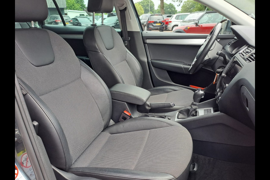 Škoda Octavia Combi 1.0 TSI Greentech Ambition Business | LED | Trekhaak | Navi | PDC | App-connect |