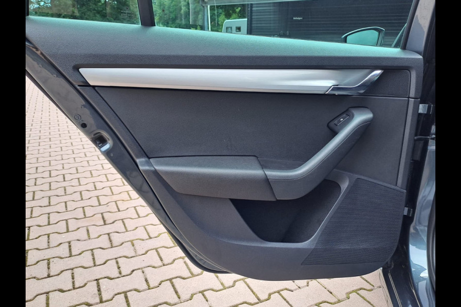 Škoda Octavia Combi 1.0 TSI Greentech Ambition Business | LED | Trekhaak | Navi | PDC | App-connect |