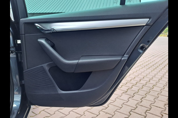 Škoda Octavia Combi 1.0 TSI Greentech Ambition Business | LED | Trekhaak | Navi | PDC | App-connect |