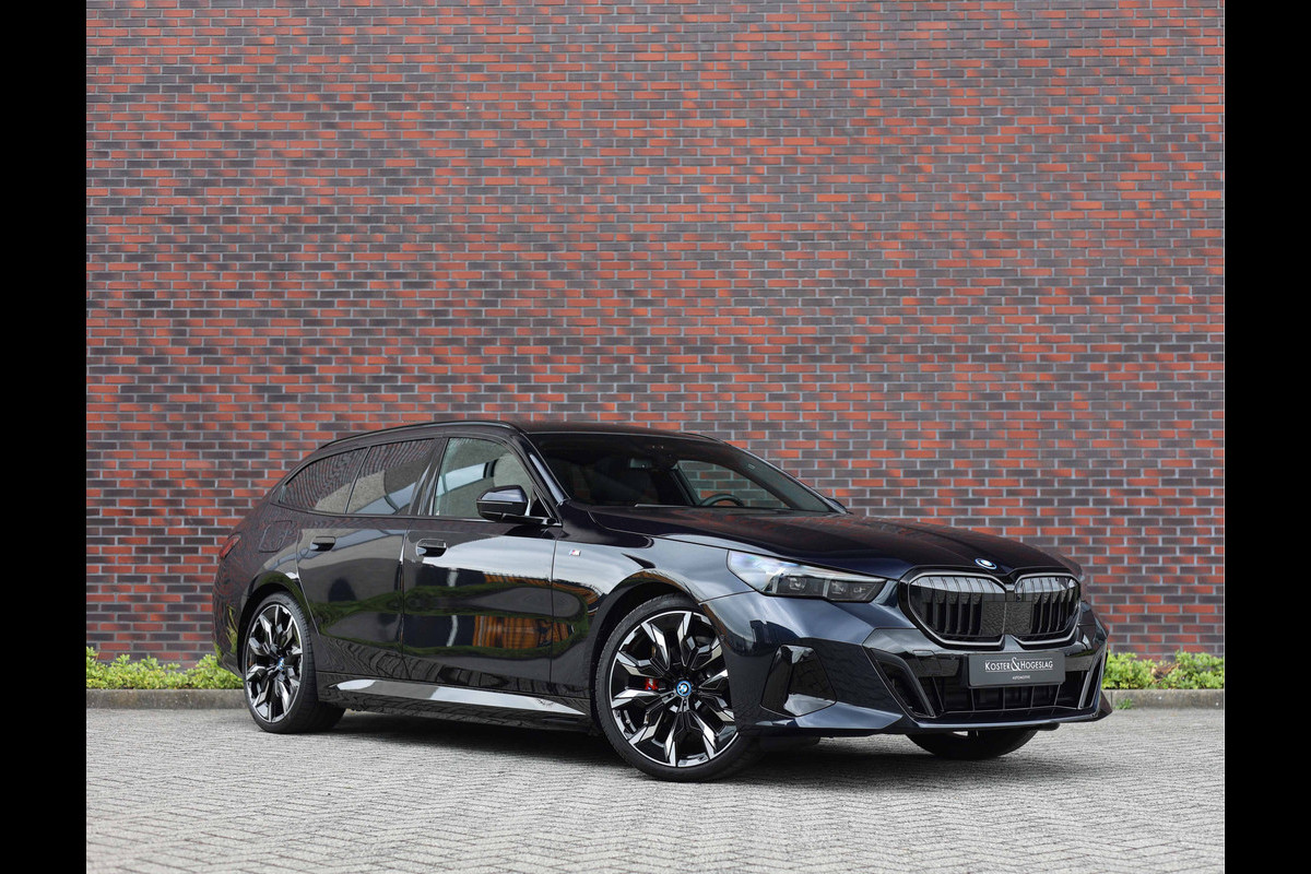 BMW 5 Serie Touring 530e | M Sport Pro - Trekhaak - Pano BMW 5 Serie Touring 530e | M Sport Pro - Trekhaak - Pano