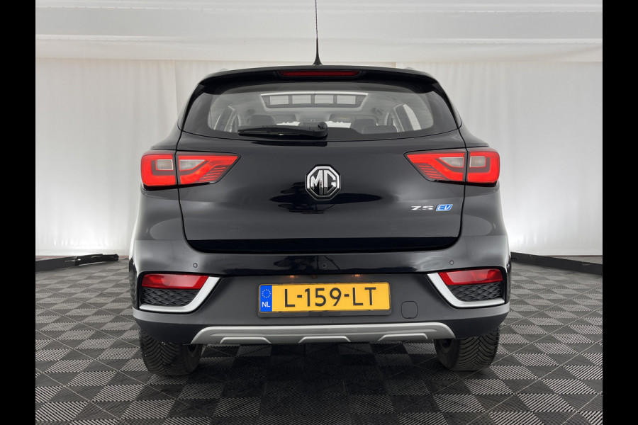 MG ZS EV Luxury 45 kWh (INCL-BTW) *PANO | FULL-LEATHER | CCS-FASTLOADER | KEYLESS | NAVI-FULLMAP | ADAPTIVE-CRUISE | CAMERA | HEATED-SPORTSEATS | CARPLAY | BLINDSPOT | DAB | LANE-ASSIST | 17"ALU*