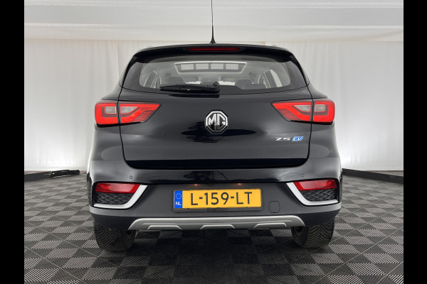 MG ZS EV Luxury 45 kWh (INCL-BTW) *PANO | FULL-LEATHER | CCS-FASTLOADER | KEYLESS | NAVI-FULLMAP | ADAPTIVE-CRUISE | CAMERA | HEATED-SPORTSEATS | CARPLAY | BLINDSPOT | DAB | LANE-ASSIST | 17"ALU*