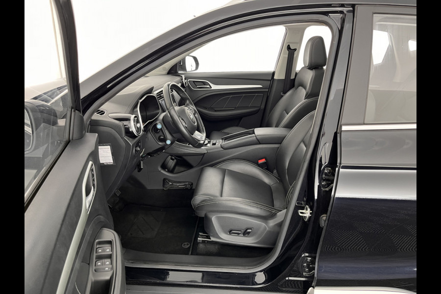 MG ZS EV Luxury 45 kWh (INCL-BTW) *PANO | FULL-LEATHER | CCS-FASTLOADER | KEYLESS | NAVI-FULLMAP | ADAPTIVE-CRUISE | CAMERA | HEATED-SPORTSEATS | CARPLAY | BLINDSPOT | DAB | LANE-ASSIST | 17"ALU*