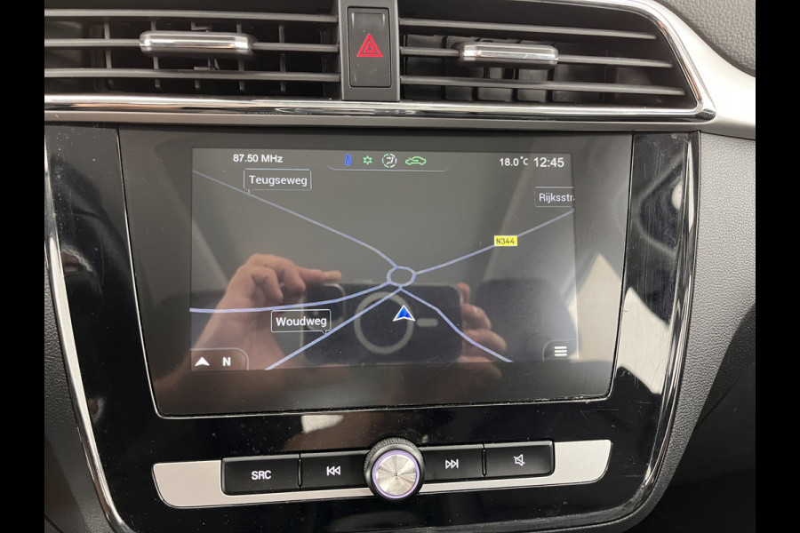 MG ZS EV Luxury 45 kWh (INCL-BTW) *PANO | FULL-LEATHER | CCS-FASTLOADER | KEYLESS | NAVI-FULLMAP | ADAPTIVE-CRUISE | CAMERA | HEATED-SPORTSEATS | CARPLAY | BLINDSPOT | DAB | LANE-ASSIST | 17"ALU*