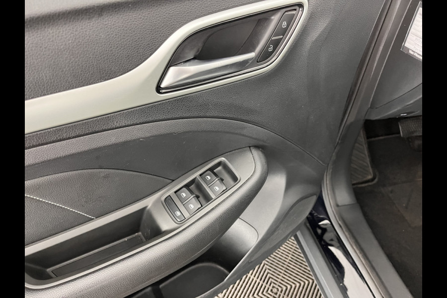 MG ZS EV Luxury 45 kWh (INCL-BTW) *PANO | FULL-LEATHER | CCS-FASTLOADER | KEYLESS | NAVI-FULLMAP | ADAPTIVE-CRUISE | CAMERA | HEATED-SPORTSEATS | CARPLAY | BLINDSPOT | DAB | LANE-ASSIST | 17"ALU*
