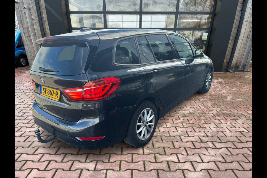 BMW 2 Serie Gran Tourer 218i Corporate Lease High Executive | LED | Trekhaak | Leder | Camera | HUD | Stoelverwarming |  Elek. klep | Navi | All-seasons |