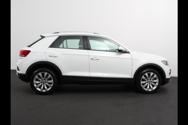 Volkswagen T-Roc 1.5 TSI 150pk Automaat Style Business Navigatie Lichtmetalen Velgen Airco Parkeer sensoren