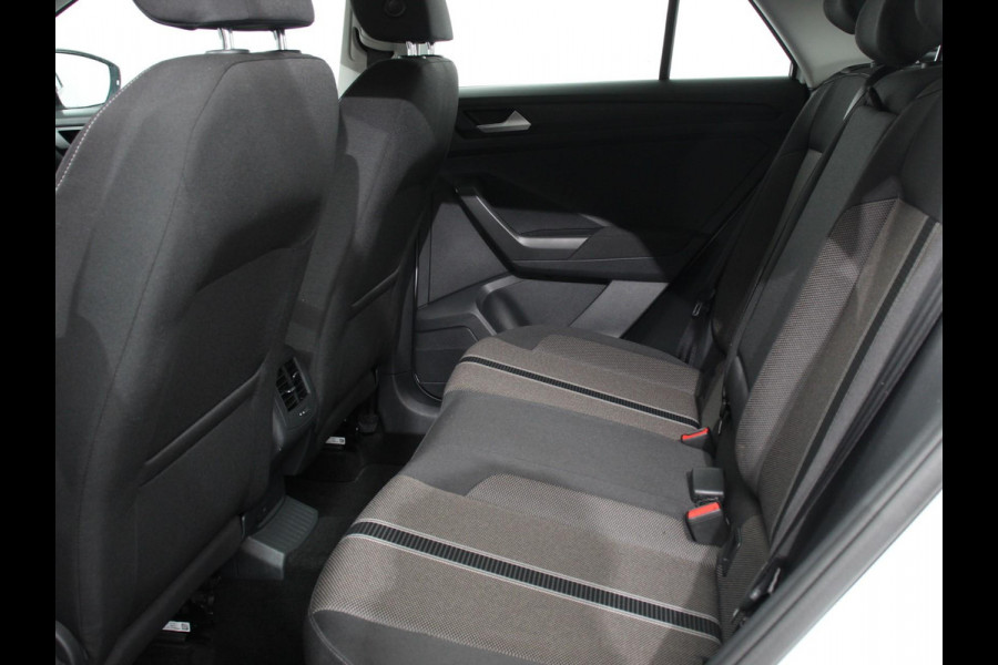 Volkswagen T-Roc 1.5 TSI 150pk Automaat Style Business Navigatie Lichtmetalen Velgen Airco Parkeer sensoren