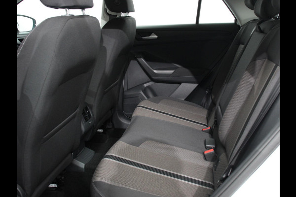 Volkswagen T-Roc 1.5 TSI 150pk Automaat Style Business Navigatie Lichtmetalen Velgen Airco Parkeer sensoren